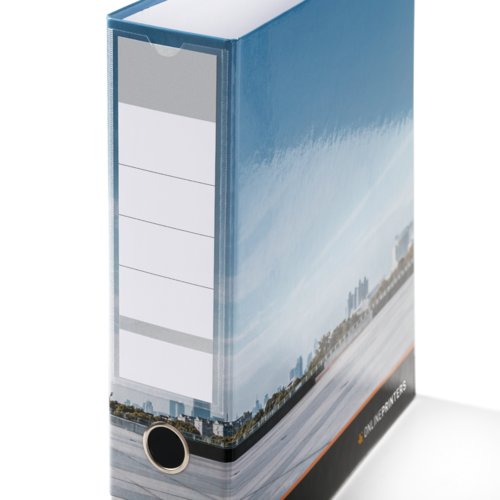 Carpeta de archivos impresa con mecanismo de anillas y etiqueta de lomo.