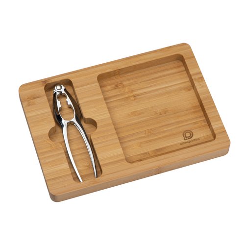 Cuenco de bamb color madera con cascanueces de metal.