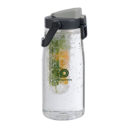 Botella infusora transparente con tapa y asa de transporte.