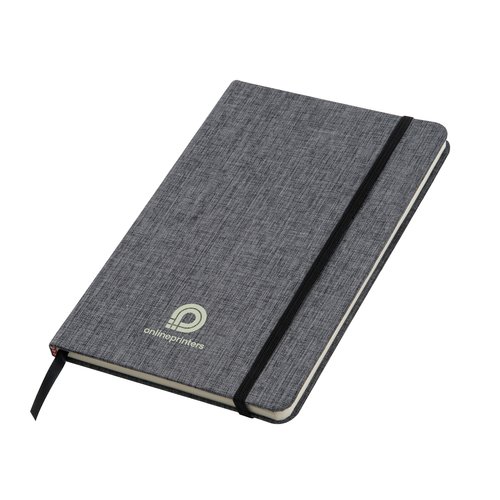 Cuaderno gris con cierre elstico y cinta marcapginas.