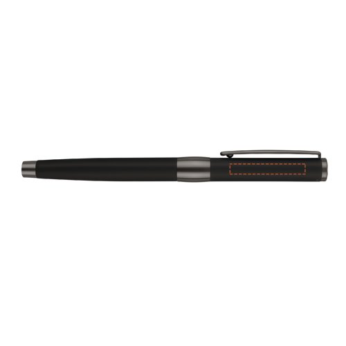 Pluma estilogrfica negra de metal con clip.
