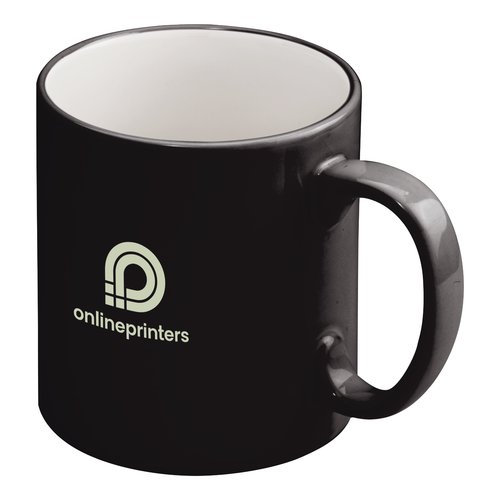 Taza de cermica negra con asa.