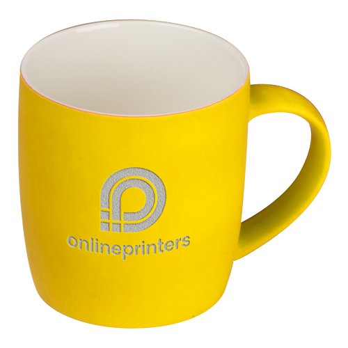 Taza de cermica amarilla con asa.