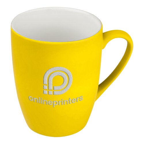 Taza de cermica amarilla con asa.
