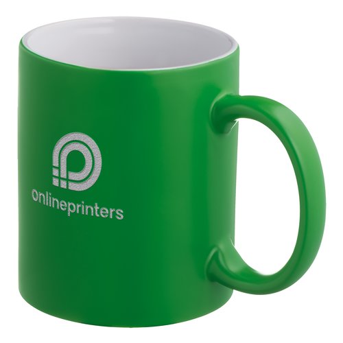 Taza de cermica verde con asa redondeada.