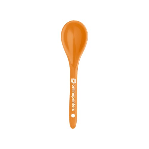 Cuchara de cermica naranja con orificio para colgar.