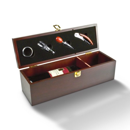 Caja de vino de madera marrn con tapa y cierre.