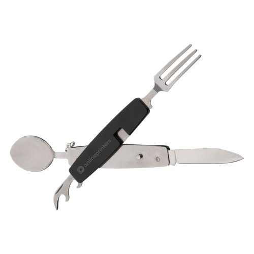 Juego de cubiertos de camping de metal negro con cuchillo, tenedor, cuchara y abridor de botellas.