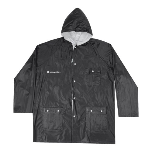 Chaqueta de lluvia negra con capucha, bolsillos y cierre de botones.