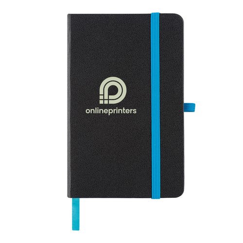 Cuaderno turquesa con cierre elstico y marcapginas de cinta.