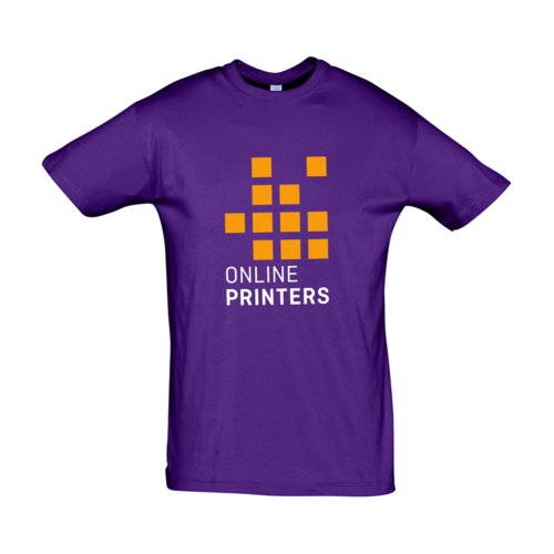 Camiseta de algodn violeta oscuro con mangas cortas.