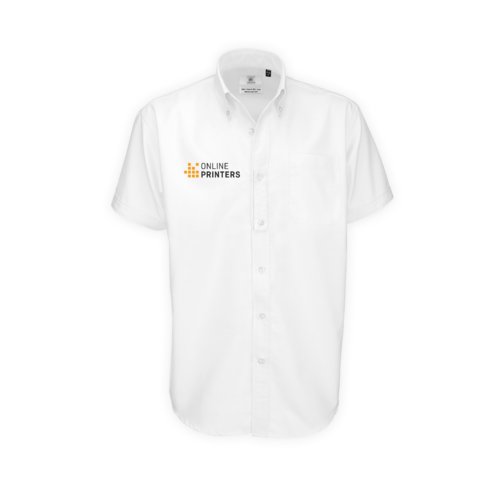 Camisa blanca de algodn y polister con mangas cortas.