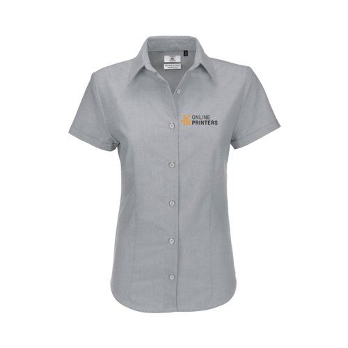 Blusa Oxford gris claro de mujer con mangas cortas.