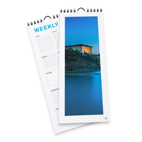 Calendario semanal de papel con encuadernacin en espiral para colgar.