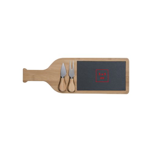 Tabla de quesos de madera con placa de pizarra y juego de cuchillos para queso.