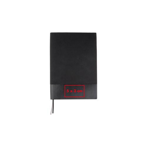 Cuaderno negro con marcapginas de cinta.