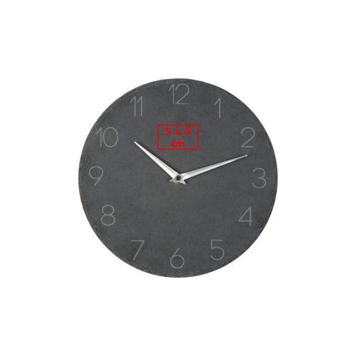 Reloj de pared de pizarra gris con visualizacin de la hora.