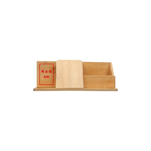 Organizador de escritorio de madera con mltiples compartimentos.