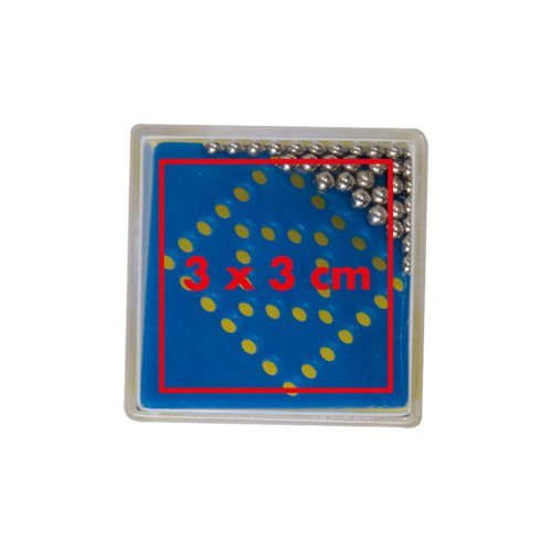 Juego de rompecabezas cuadrado con pequeas bolas.