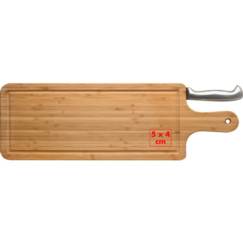 Tabla de cortar de bamb claro con ranura para jugos y cuchillo.