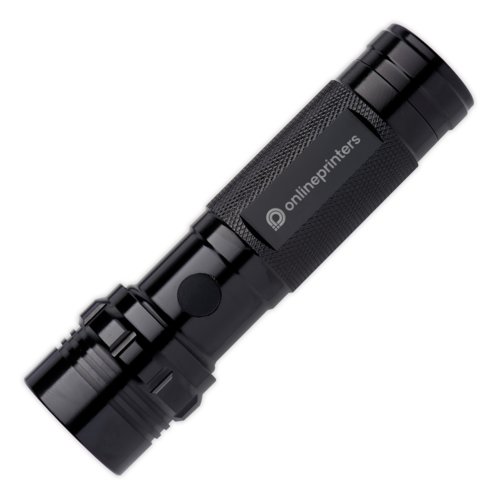 Juego de linterna y multiherramienta de metal negro con agarre.