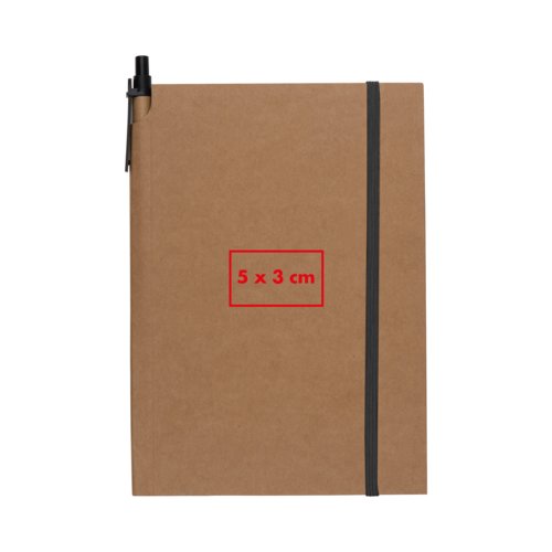 Cuaderno marrn con cierre de goma elstica y portalpices.
