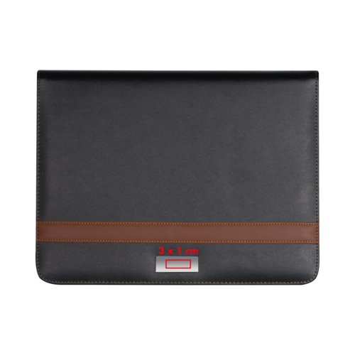 Funda de escritura negra de cuero sinttico con banda decorativa marrn.