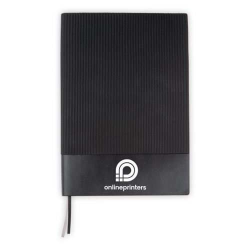 Cuaderno negro con marcapginas.