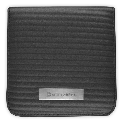 Kit de limpieza de zapatos negro con varios cepillos y productos de limpieza.