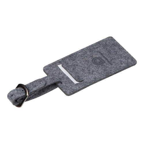 Etiqueta de equipaje de fieltro gris con hebilla y ventana transparente.