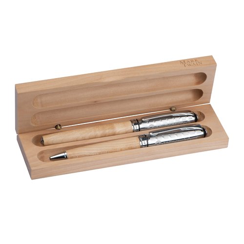 Set de escritura de madera beige con bolgrafo y pluma estilogrfica.