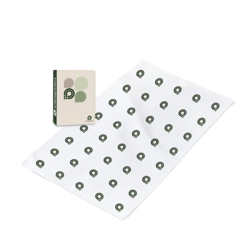 Toalla deportiva blanca de microfibra, absorbente y de secado rpido.