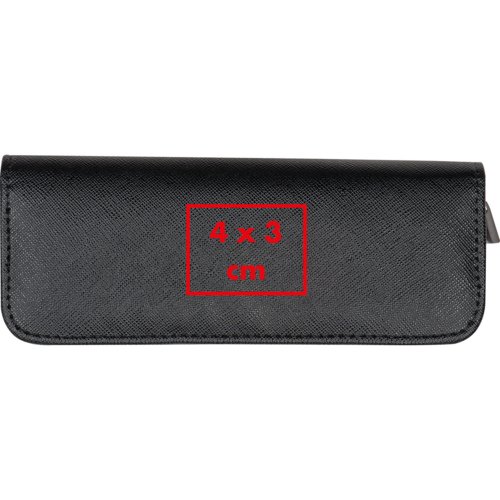 Estuche negro con cremallera.