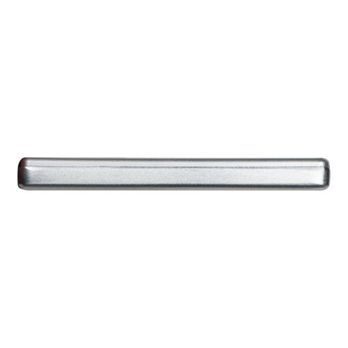 Batera externa gris con capacidad de carga de 5.000 mAh.