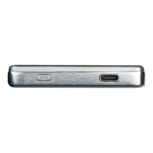 Batera externa gris con capacidad de 5.000 mAh y puerto USB.