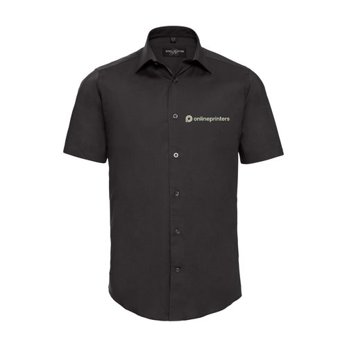 Camisa negra de manga corta de tela con cuello y tapeta de botones.