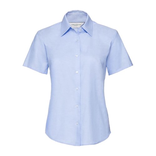Blusa azul Oxford de mezcla algodn-polister con manga corta y tapeta de botones.