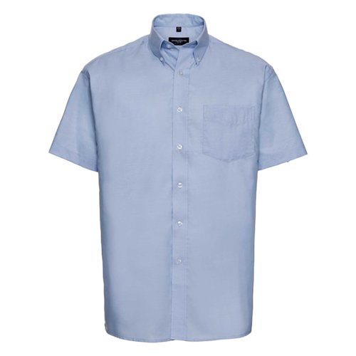 Camisa de manga corta azul Oxford de mezcla de algodn y polister con tapeta de botones y bolsillo en el pecho.