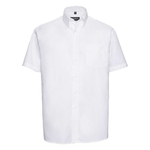 Camisa blanca de manga corta mezcla de algodn con tapeta de botones y bolsillo en el pecho.