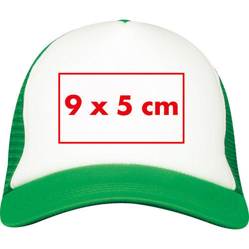 Gorra de camionero con insercin de malla y cierre ajustable.