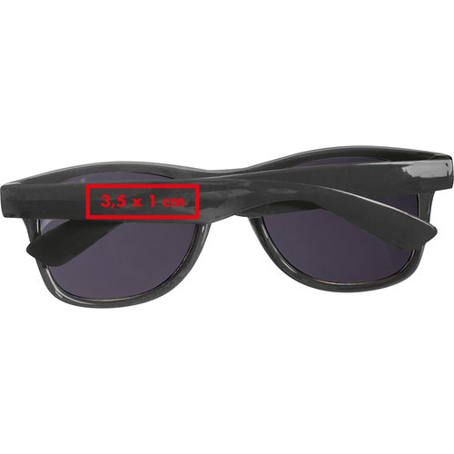 Gafas de sol oscuras de RPET con diseo clsico.