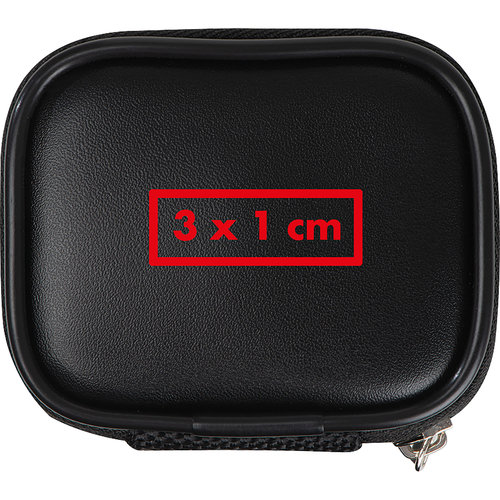 Adaptador de viaje negro con cremallera.