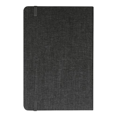 Cuaderno negro con cierre de goma elstica.