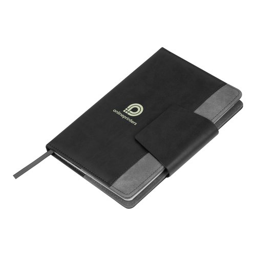 Cuaderno de color antracita con cierre de correa y marcapginas.