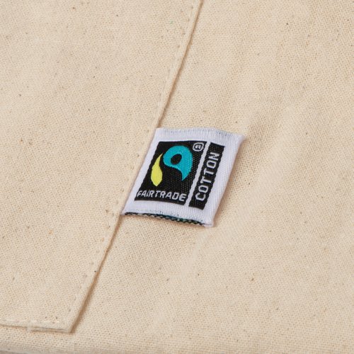 Delantal beige de algodn Fairtrade con correa de cuello ajustable.