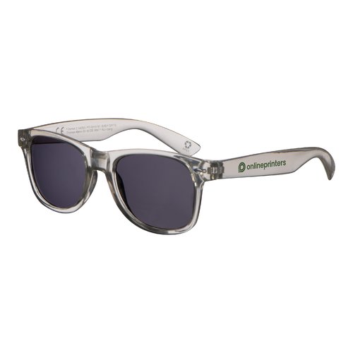 Gafas de sol transparentes de RPET con lentes oscuras.