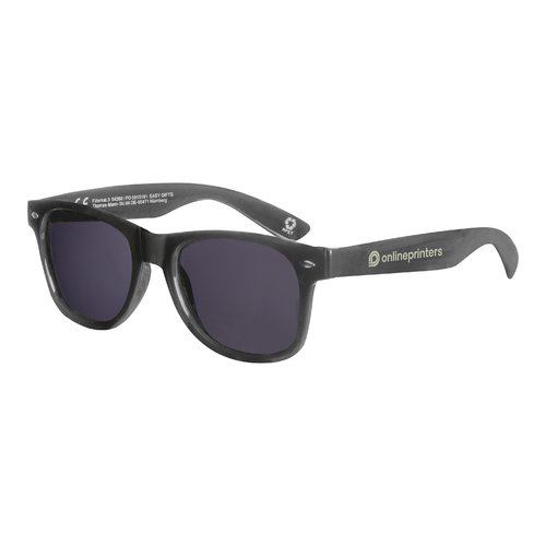 Gafas de sol gris oscuro de RPET con lentes oscuras.