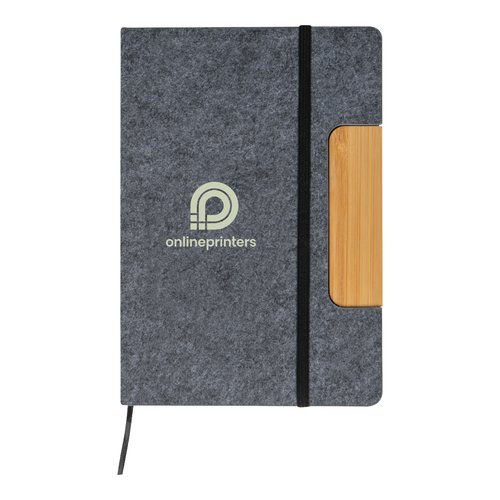 Cuaderno de fieltro gris con goma elstica y detalle de bamb.