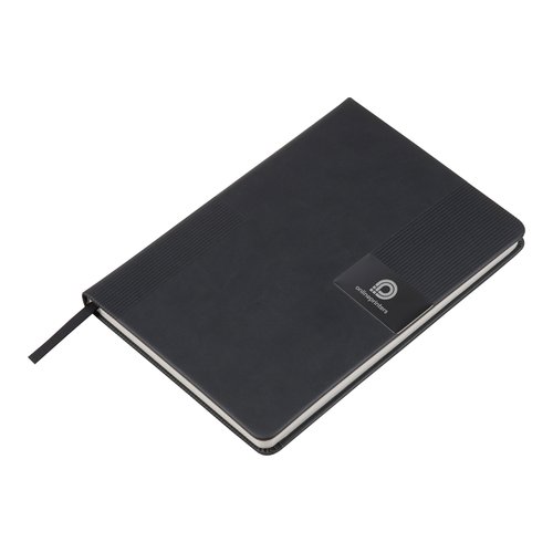 Cuaderno negro con soporte para bolgrafo y marcapginas de cinta.