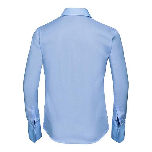 Blusa azul cielo de algod�n con mangas largas y cuello.